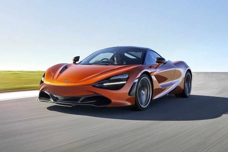 What Features Makes McLaren 720 S Stand Out?